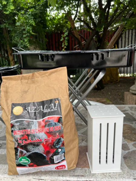طقم شواء 3في1 شواية قابلة للطي + صندوق تحظير الكباب + 5كلغ فحم مضغوط Pac 3en1 Barbecue Pliable+Boite a Préparation de kebab+Briquettes de Charbon - Image 1