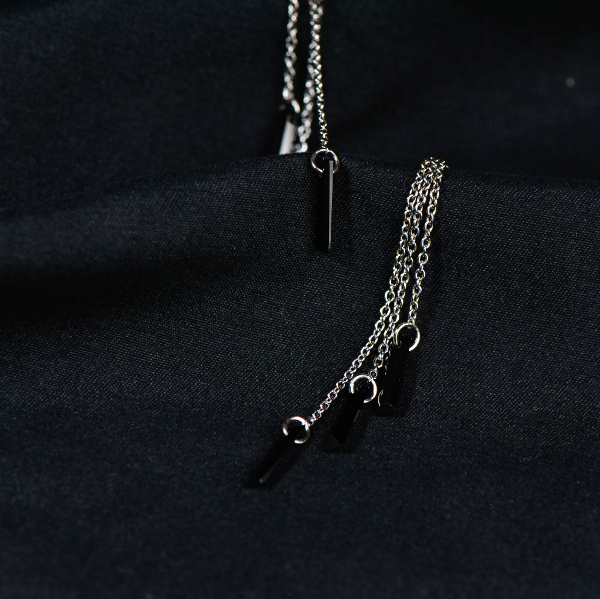 GEOMETRIC CEYLONITE EARRINGS - Image 4