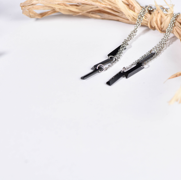 GEOMETRIC CEYLONITE EARRINGS - Image 5