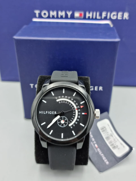 Tommy Hilfiger Men's 1791483 Analog Display Quartz Black - Image 4