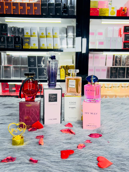 4 عطور نسائية فرمونية - Image 1