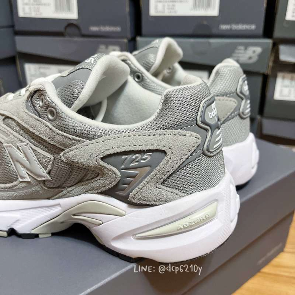 New Balance سبب التخفيض لايوجد كل المقاسات - Image 1