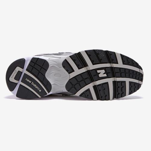 New Balance سبب التخفيض لايوجد كل المقاسات - Image 3