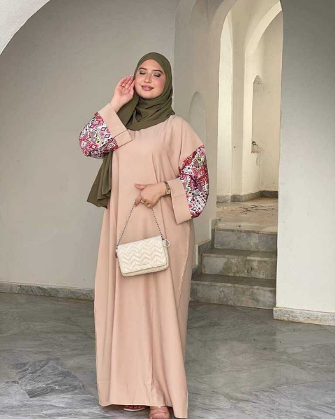 عباءة الهمة و الشان لي راهم كامل يحوسو عليها - Image 1