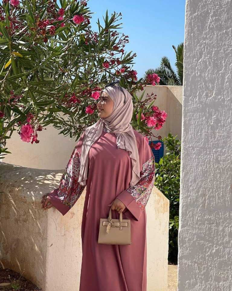 عباءة الهمة و الشان لي راهم كامل يحوسو عليها - Image 3