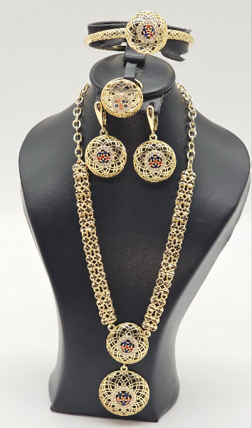 Parure 2024 - Image 1