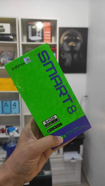 Smartphone INFINIX smart8 /64gb - Image 2