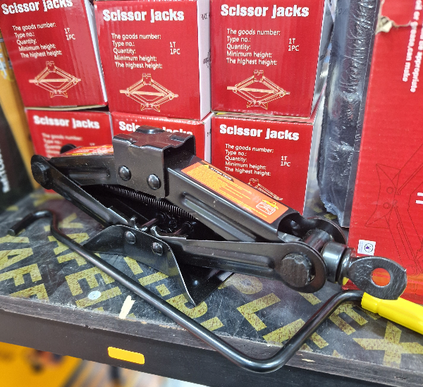 Cric mazda scissor jacks 1Ton - Image 1