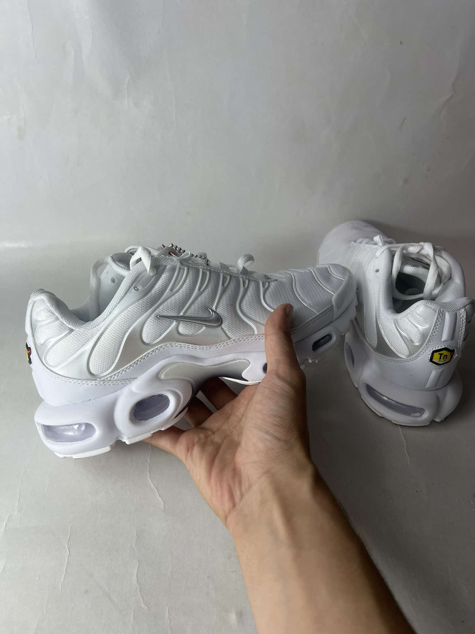 Tn white  - Image 1