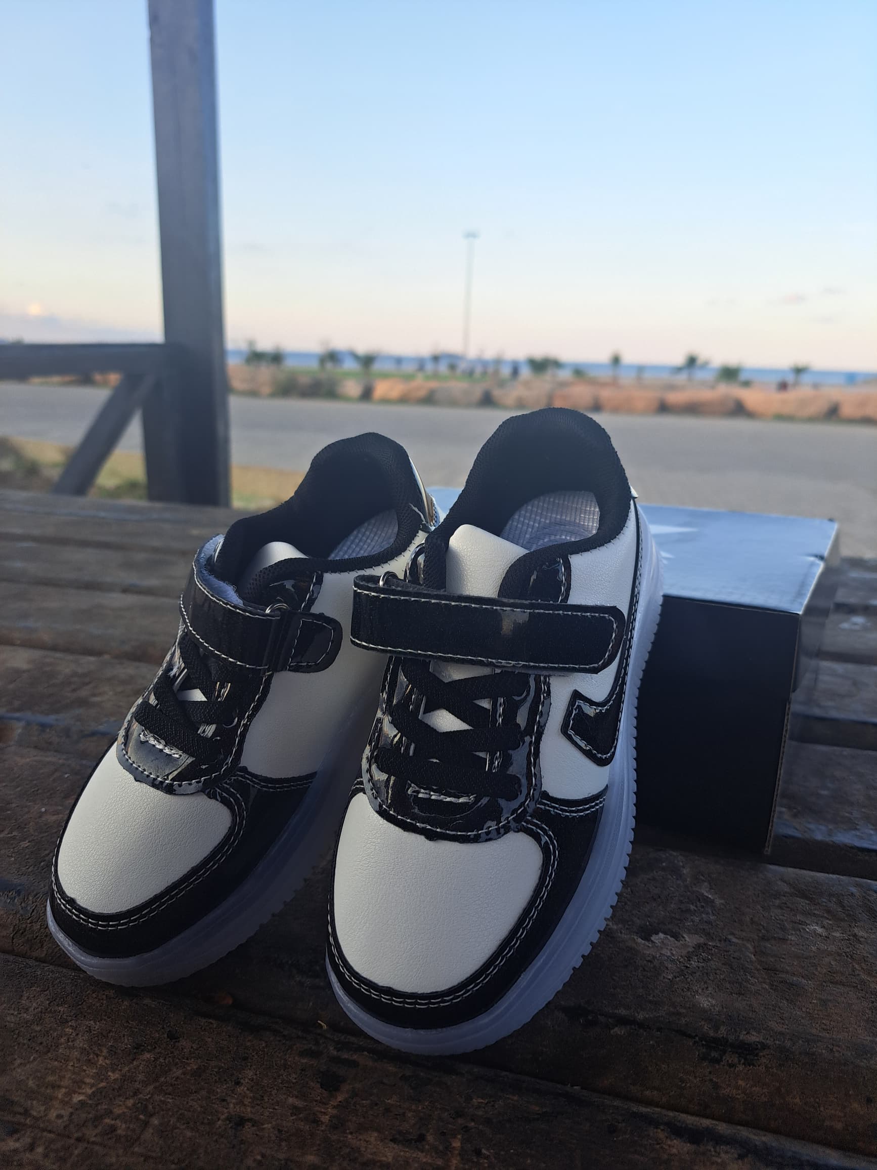 الاحذية المضيْة  - Image 3