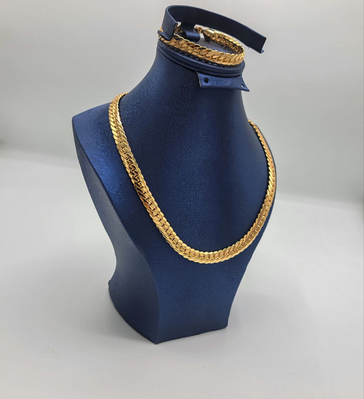 بارور سبيكة شبيه الذهب 18k - Image 1