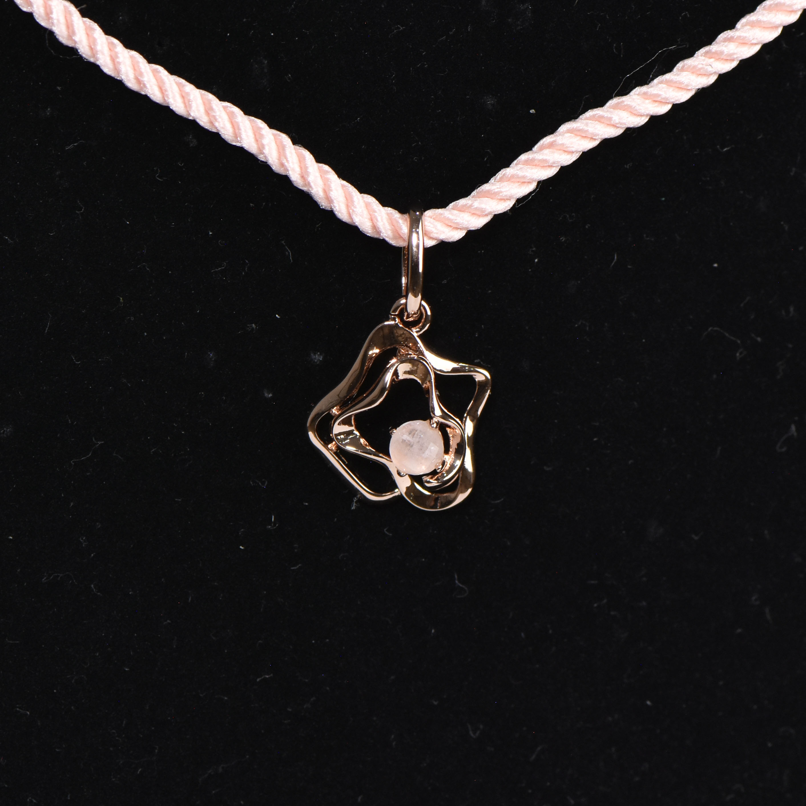 FLOWERY DELICATE CORD NECKLACE - Image 3