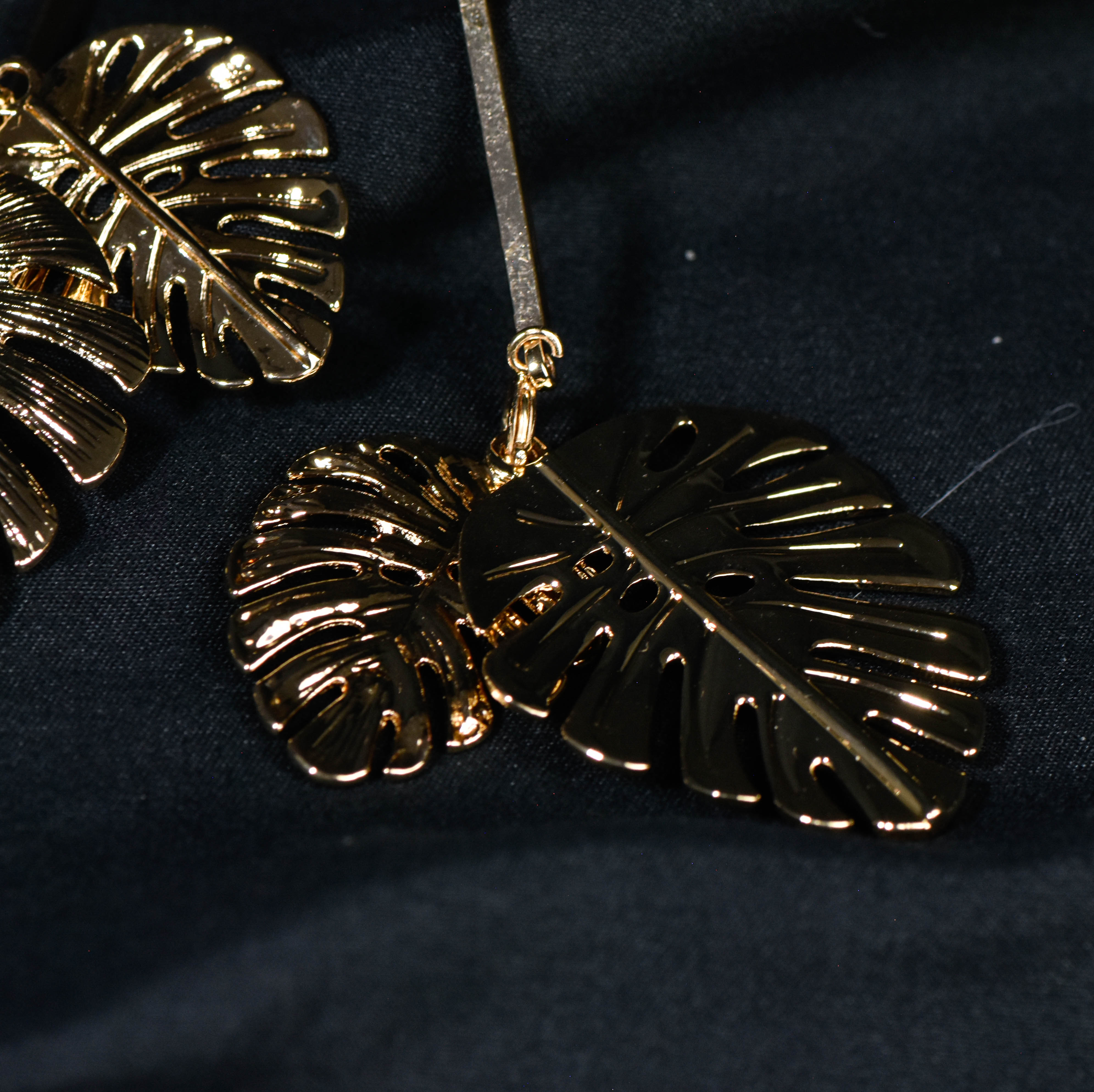 BREEZE LEAF EARRINGS - Image 4