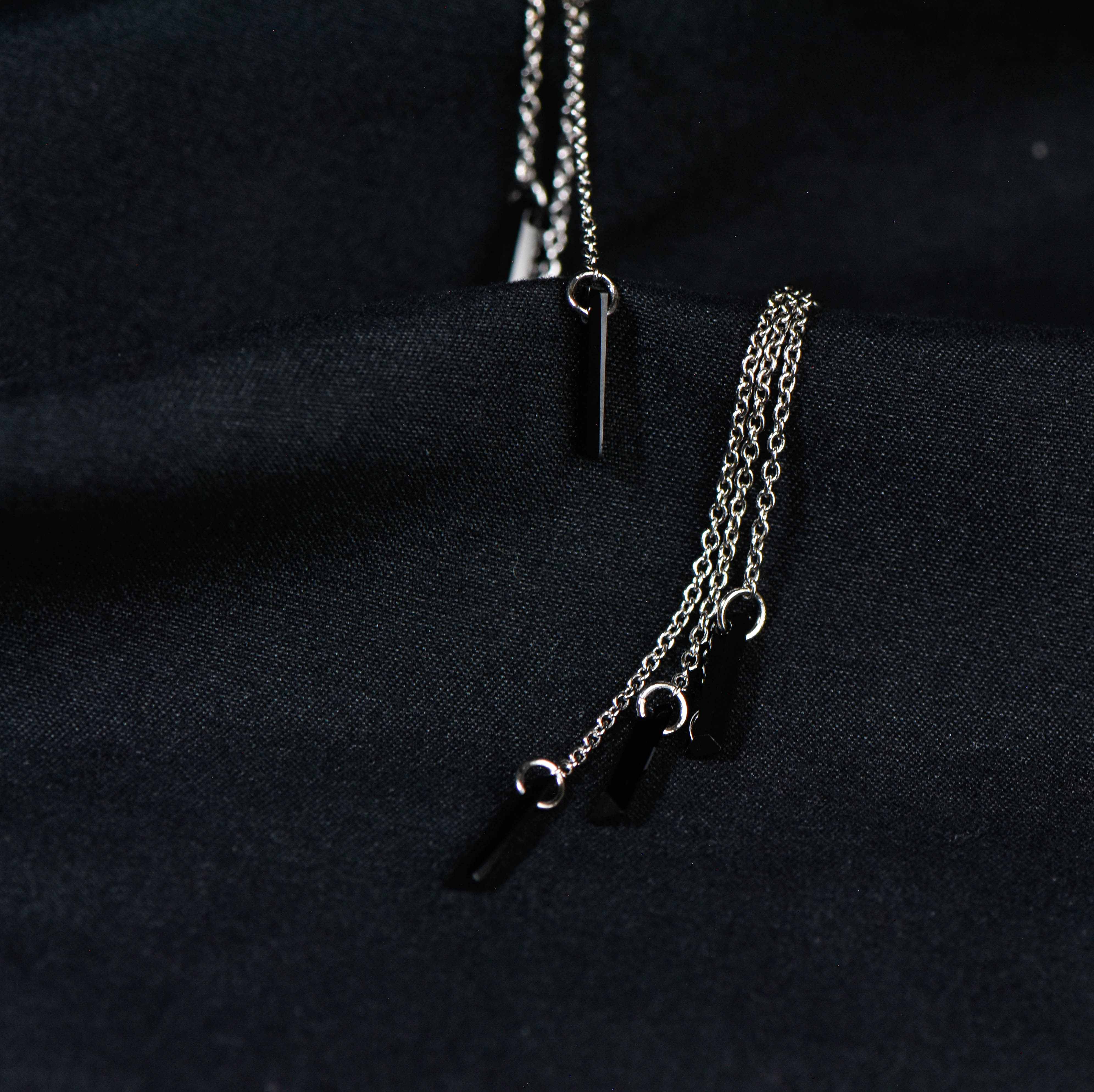 GEOMETRIC CEYLONITE EARRINGS - Image 3