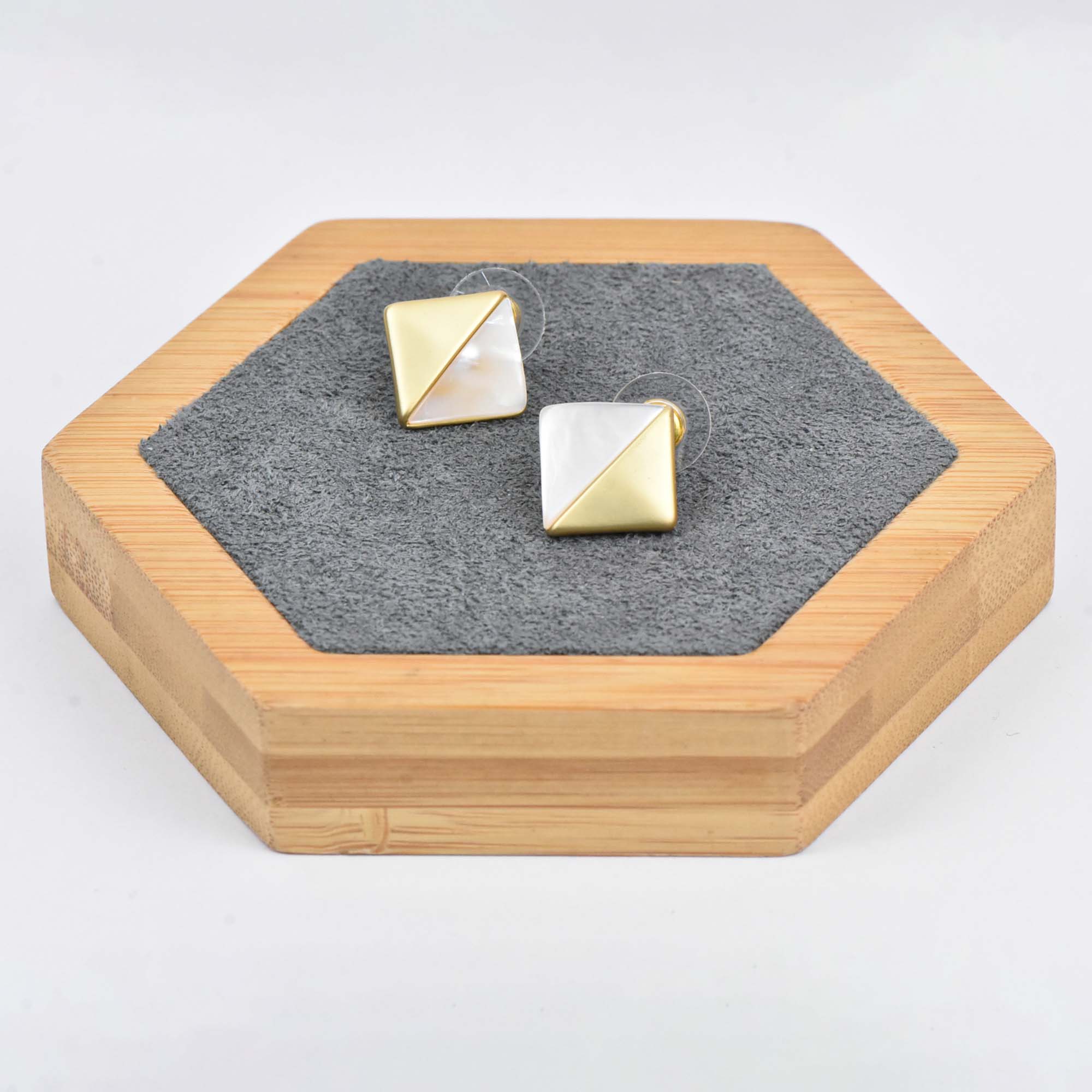 Wreathe Gold - Image 1
