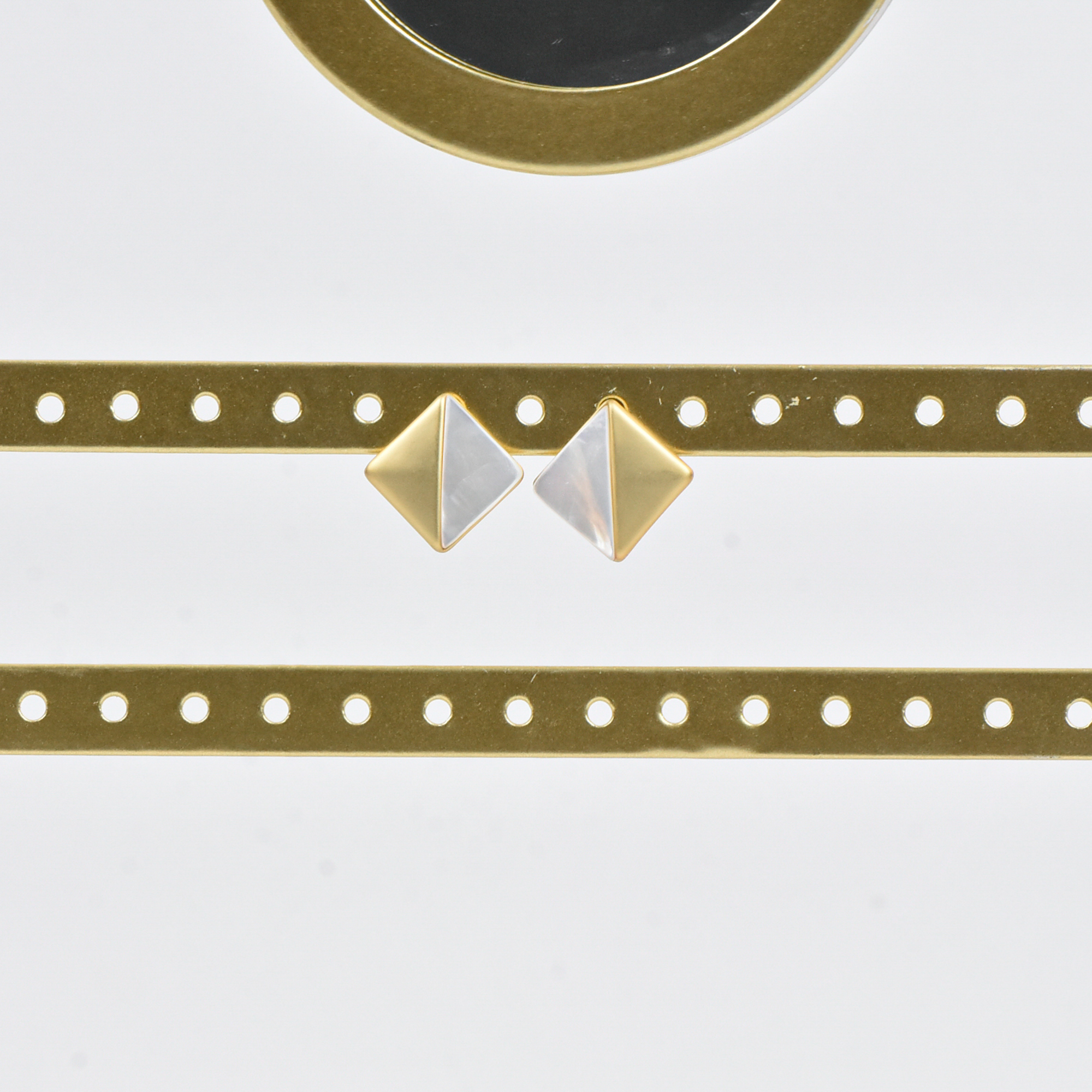 Wreathe Gold - Image 2