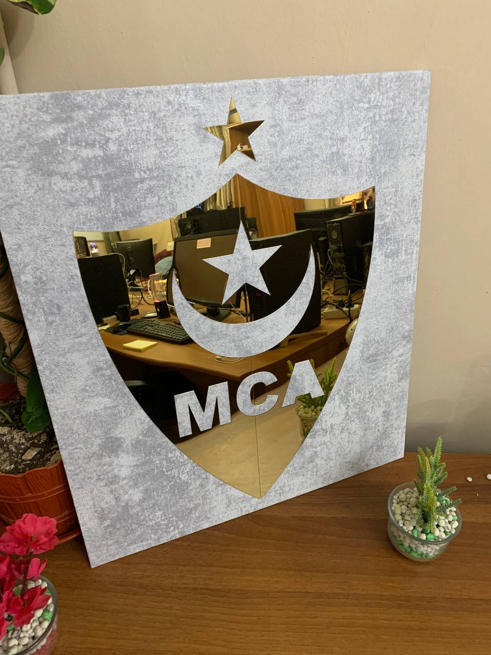 كادر ذهبي للنادي الشاهير MCA - Image 2