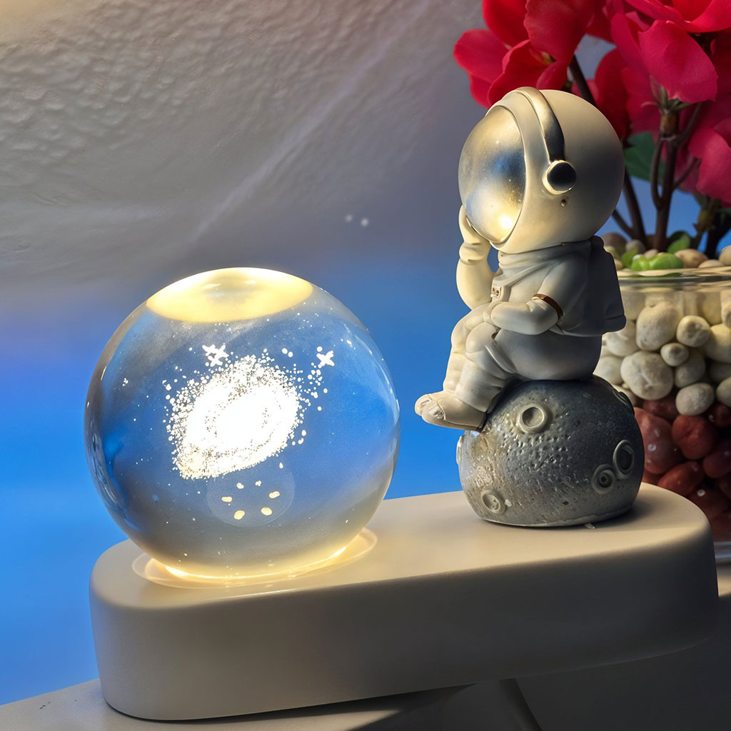Veilleuse 3D en Forme de Boule de Cristal pour Astronaute - Image 1