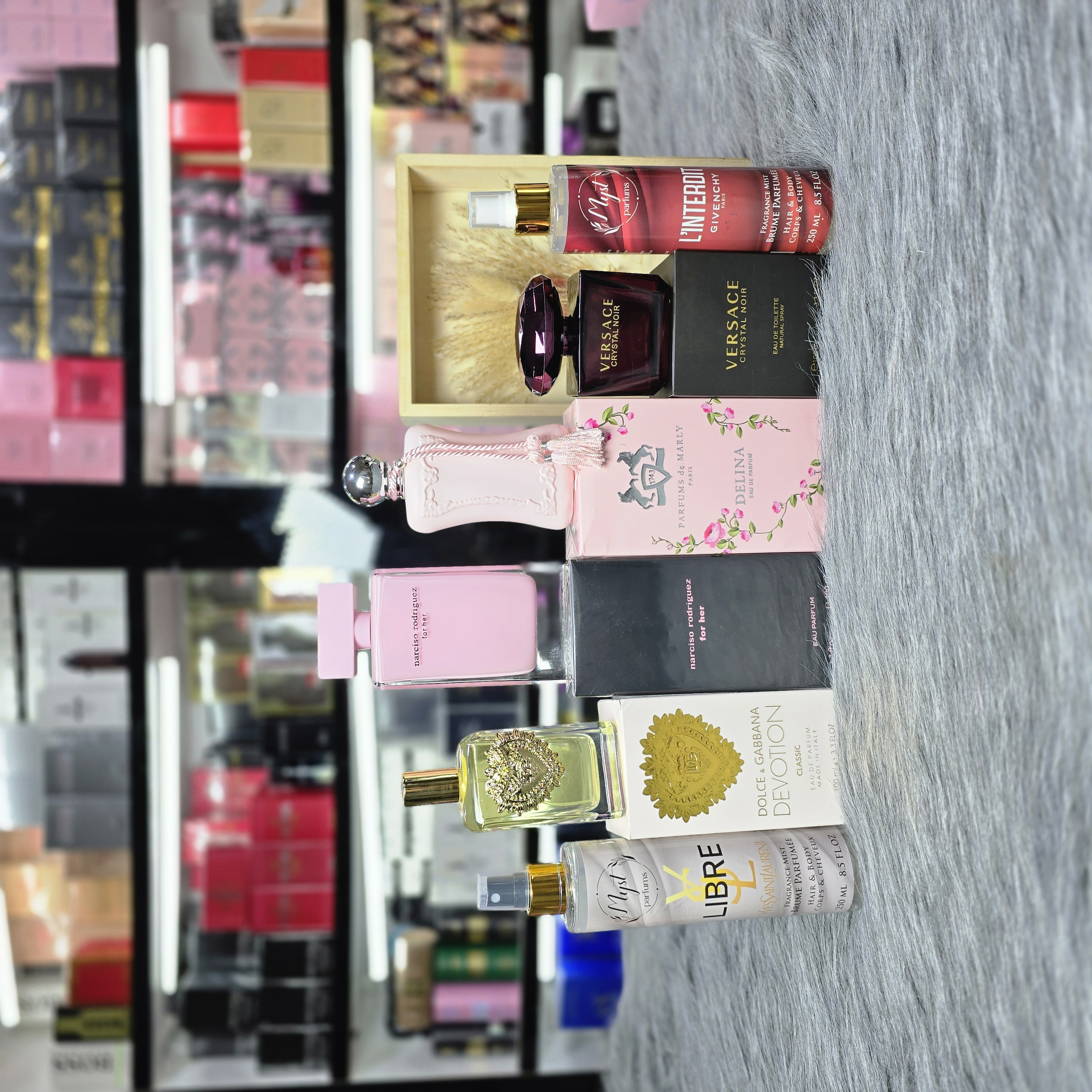 4 عطور نسائية + معطرات جسم هدية - Image 1