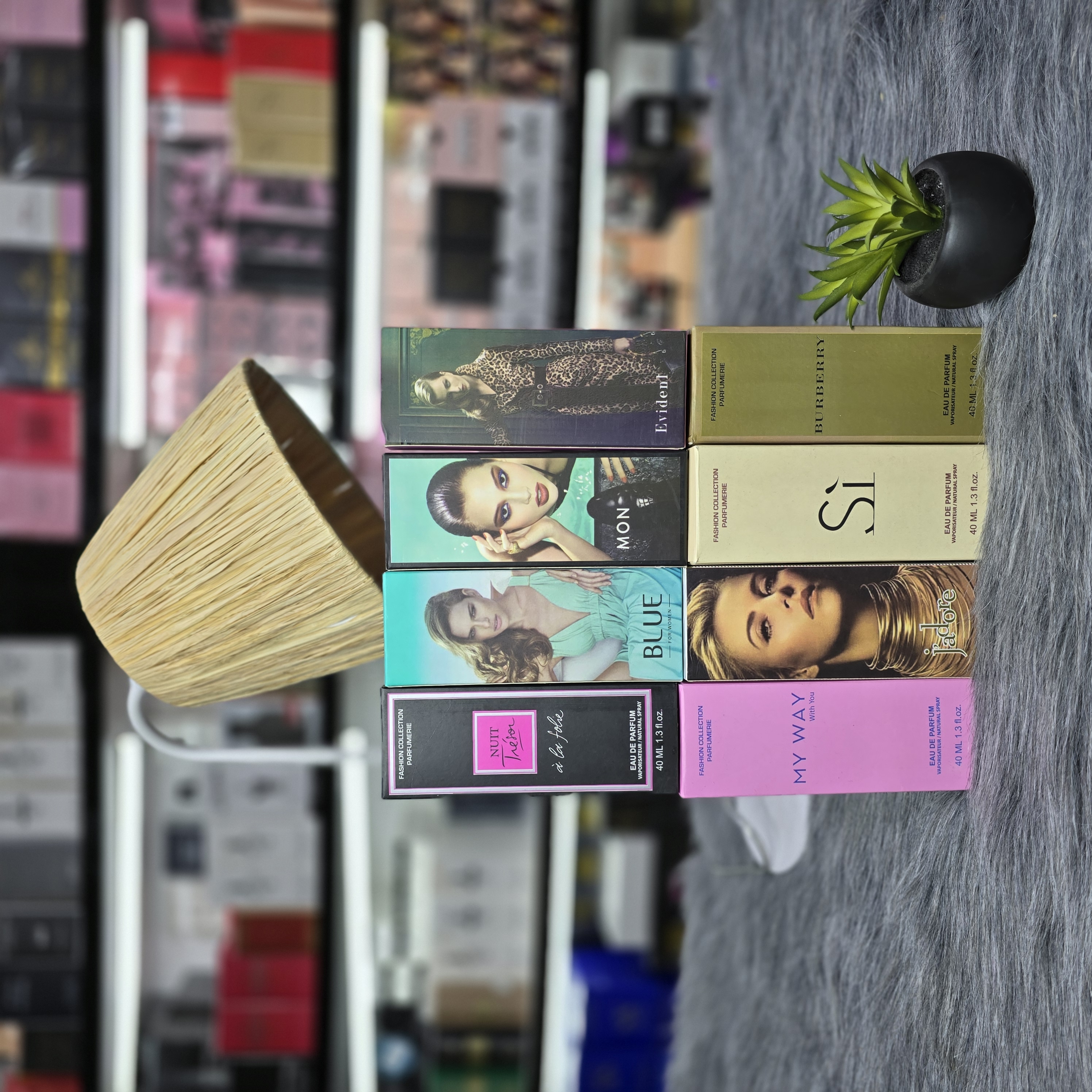 8 عطور نسائية متنوعة - Image 1