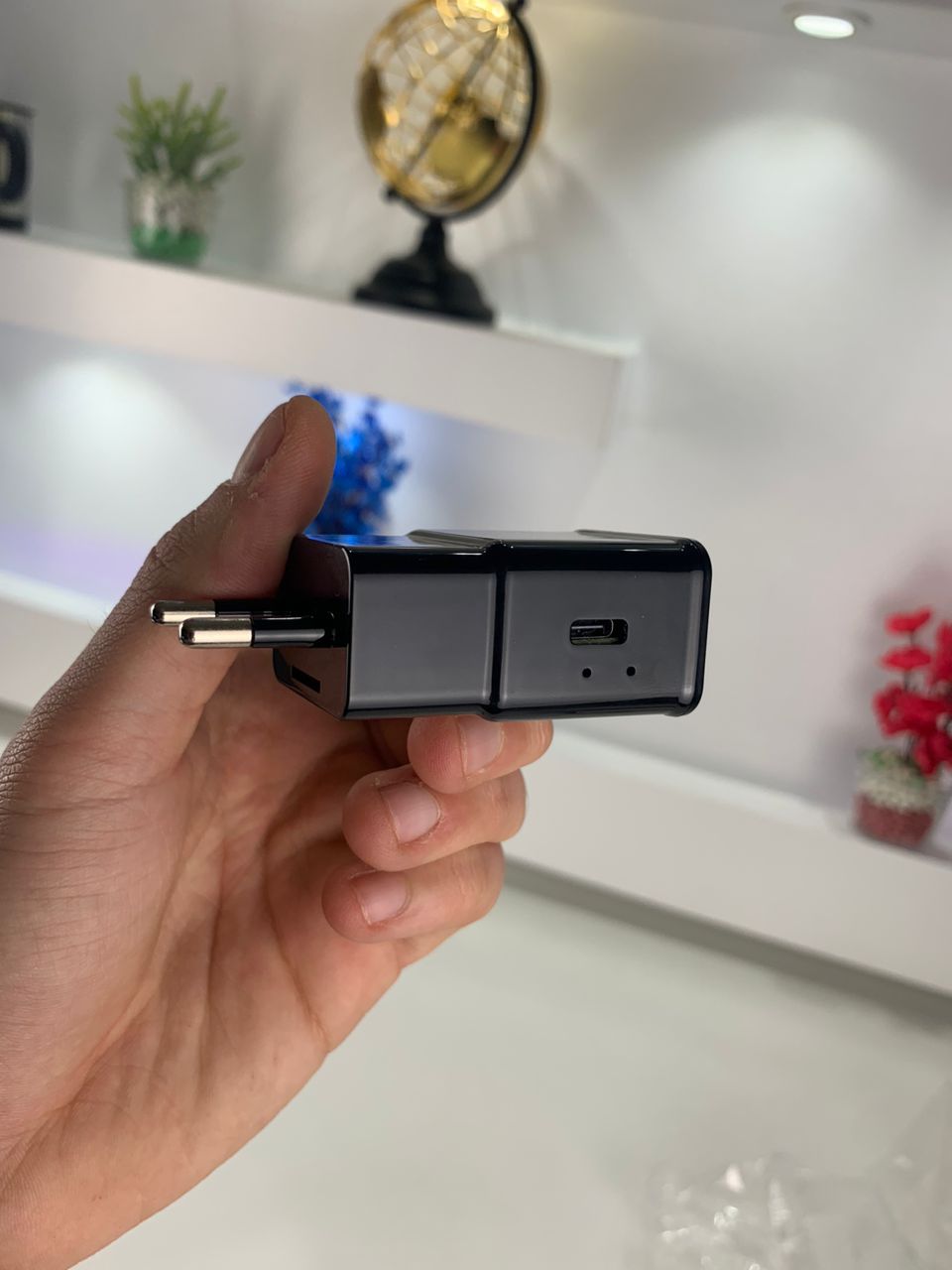 Caméra Chargeur WiFi Camouflée – كاميرا خفية واي فاي على شكل شاحن    - Image 3