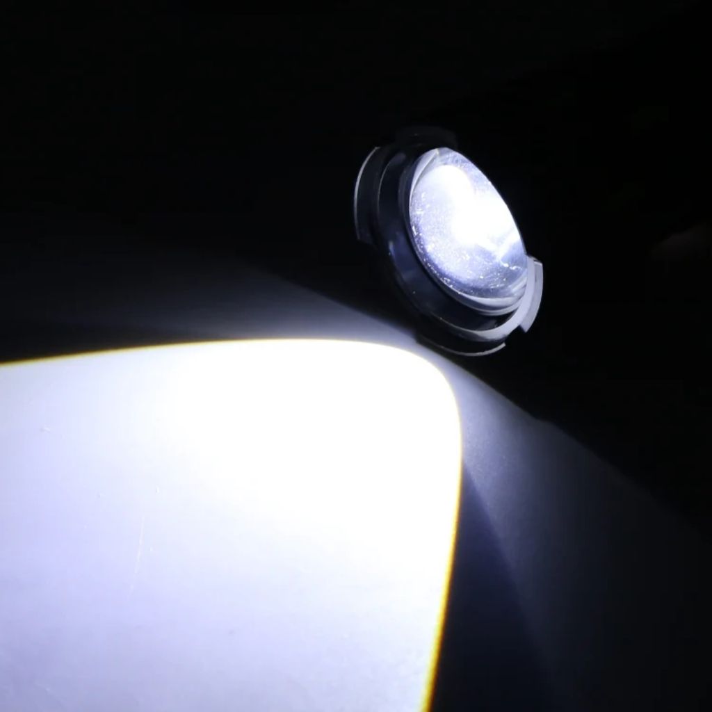 Lampe de Poche LED à Zoom Télescopique avec Bandes Fluorescentes - مصباح يدوي مع زووم تلسكوبي - Image 4