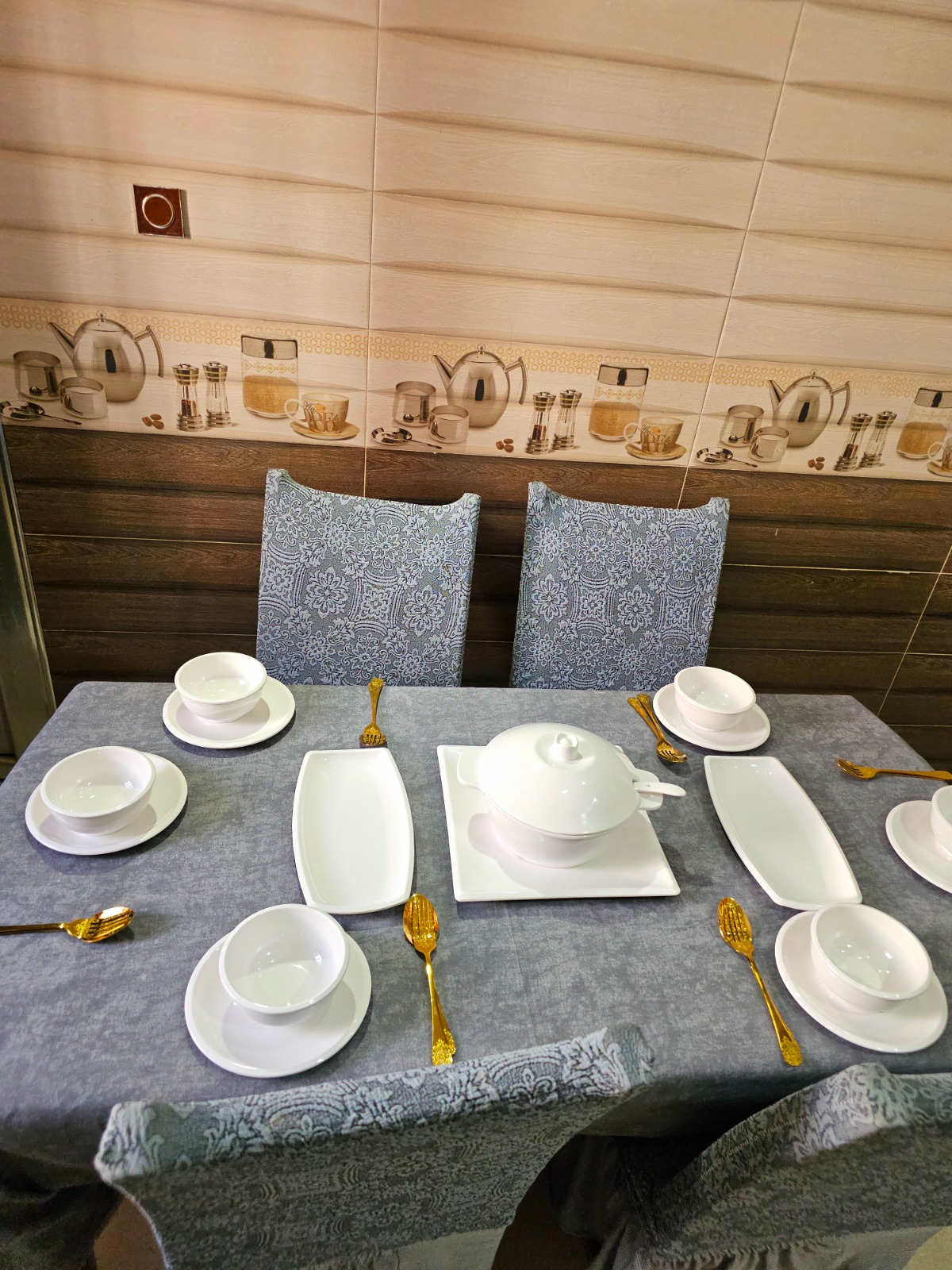 Packe service 17 pcs فاخر بمناسبة رمضان المبارك + هدية فيها 12 قطعة - Image 1