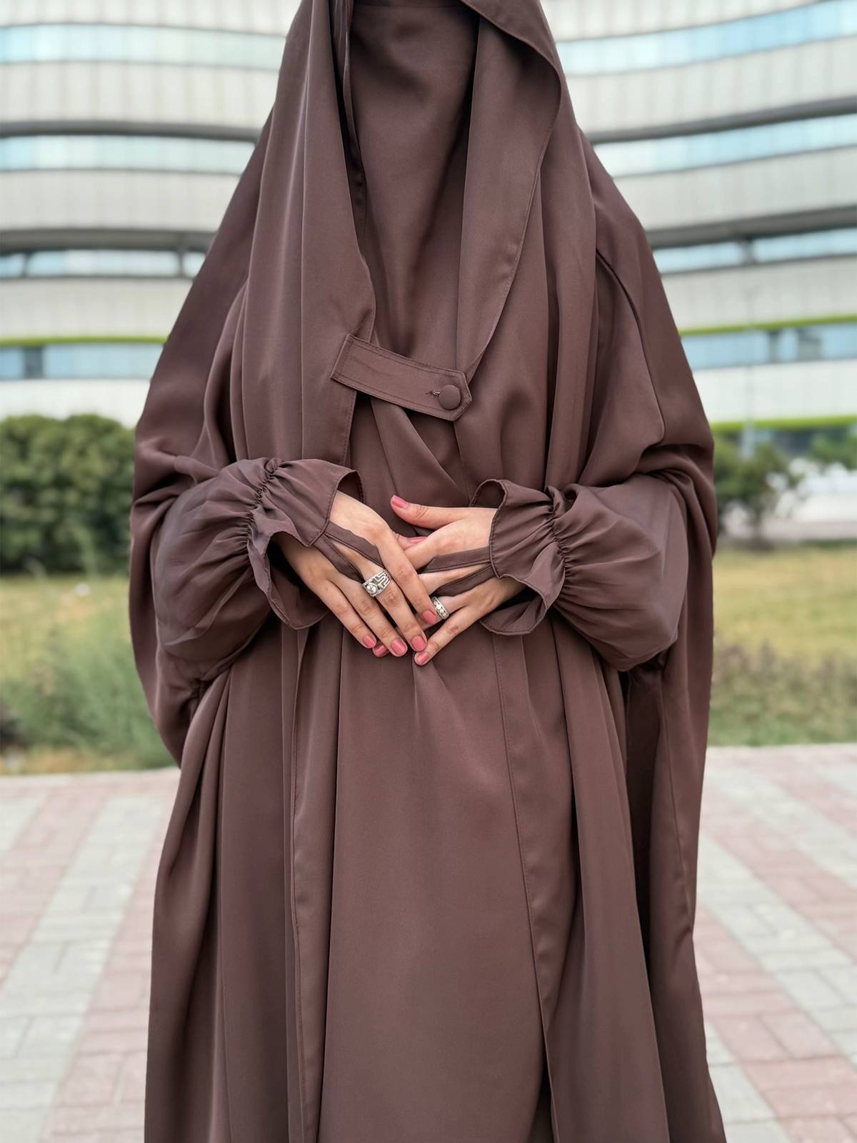 طقم حجاب شرعي فاخر… أنوثة محتشمة تشرق بالحياء 🤍 - Image 5
