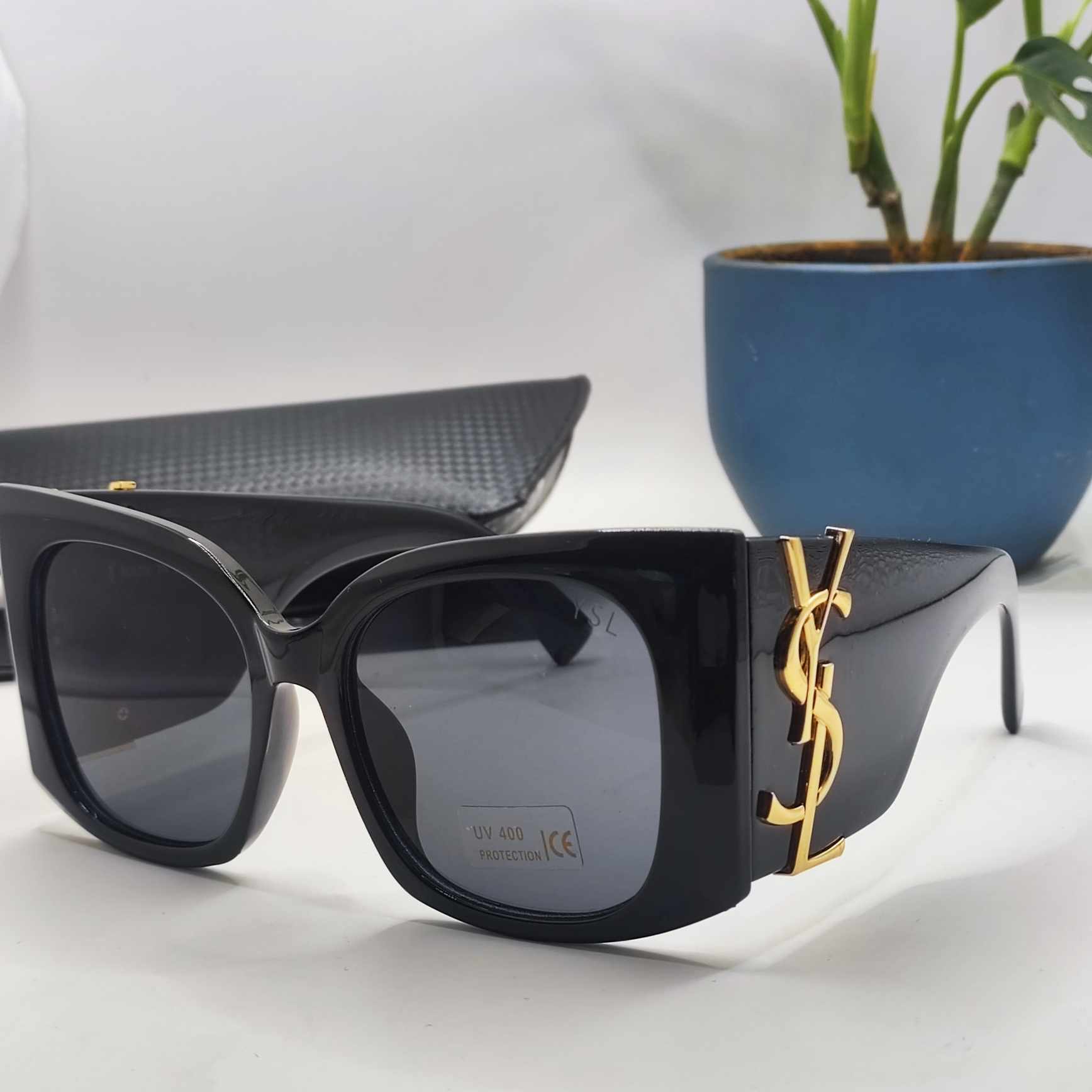 Yve Saint Laurent - Image 1