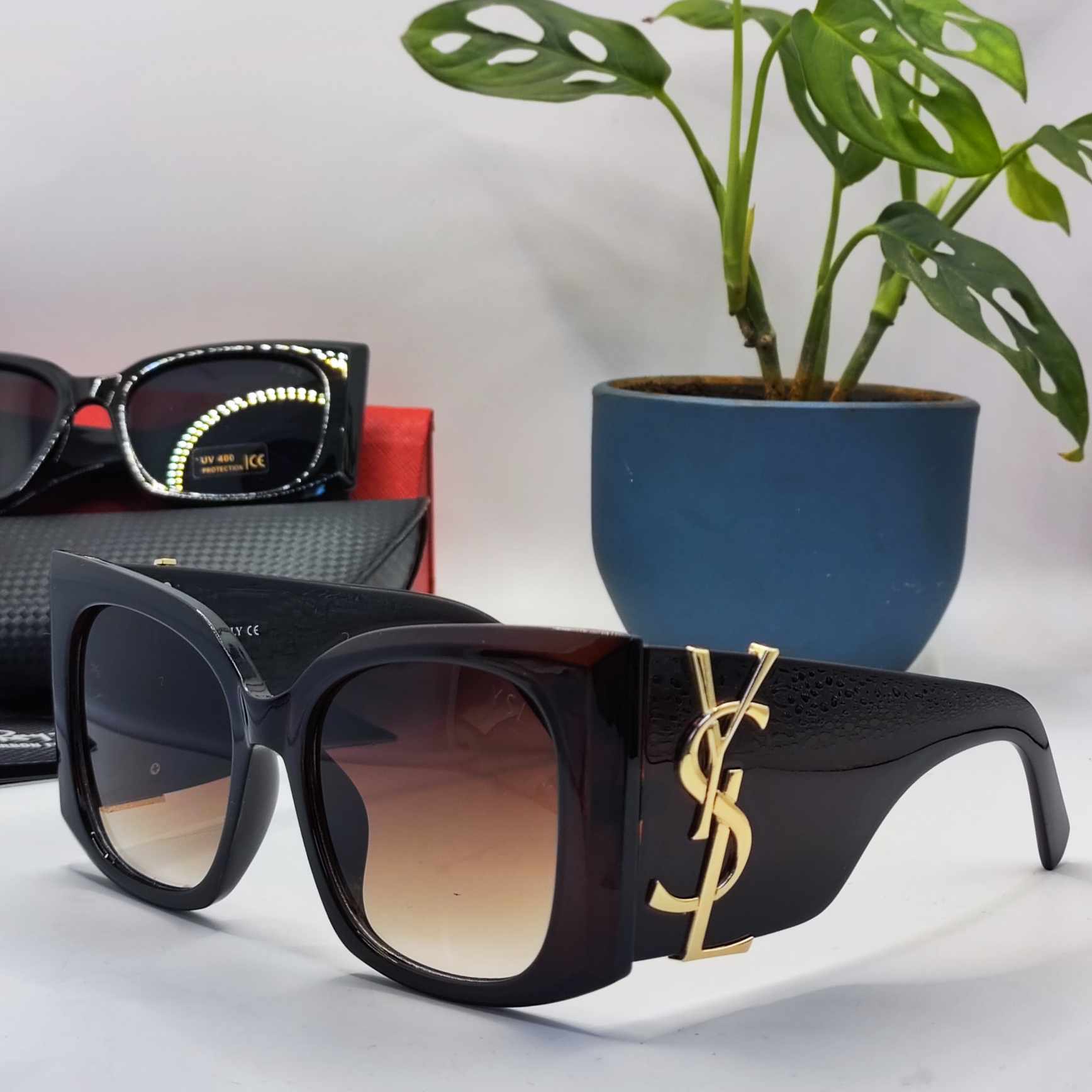 Yve Saint Laurent - Image 2