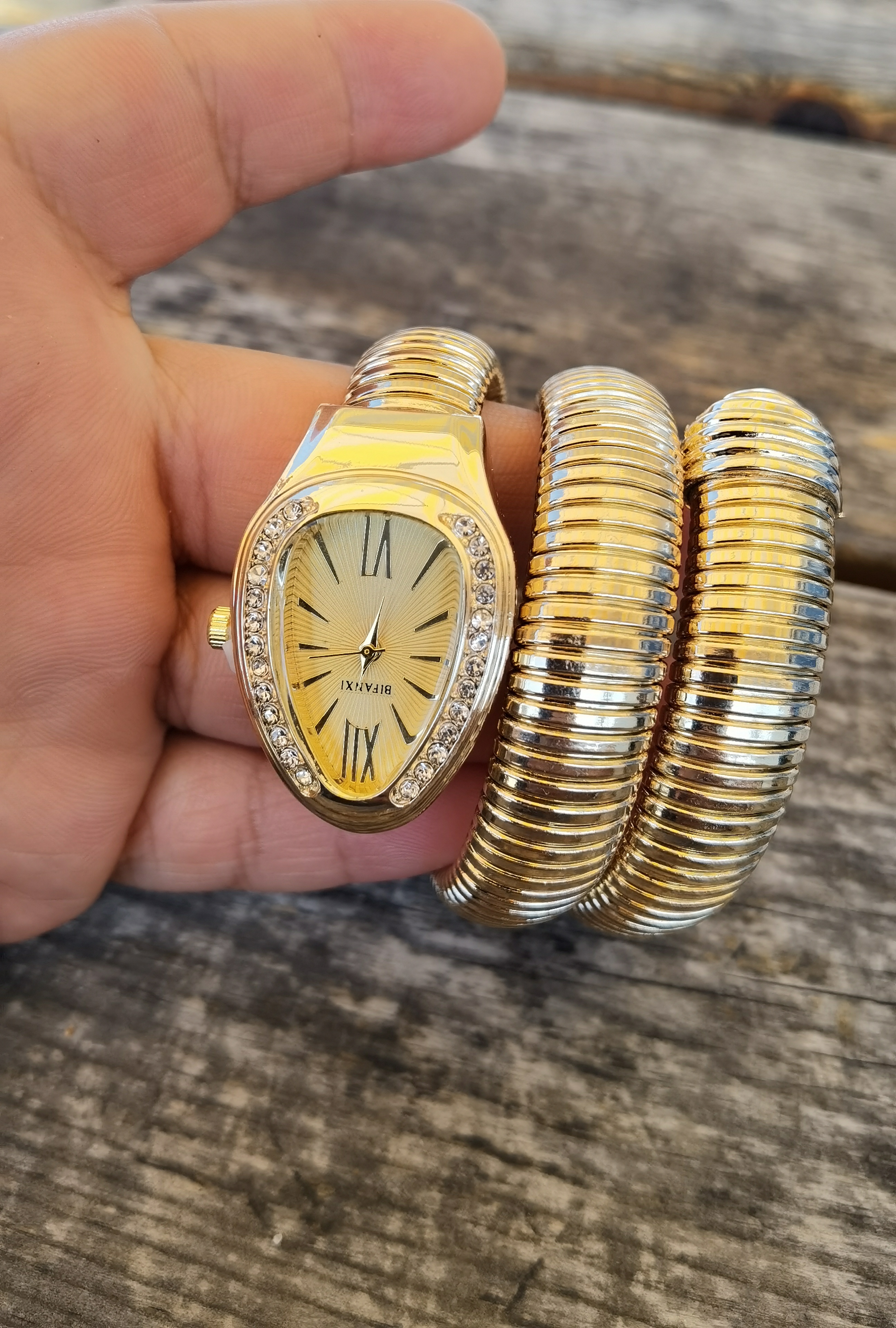 BVLGARI 🐍ساعة الأفعى مع علبة فاخرة 🎁 - Image 3