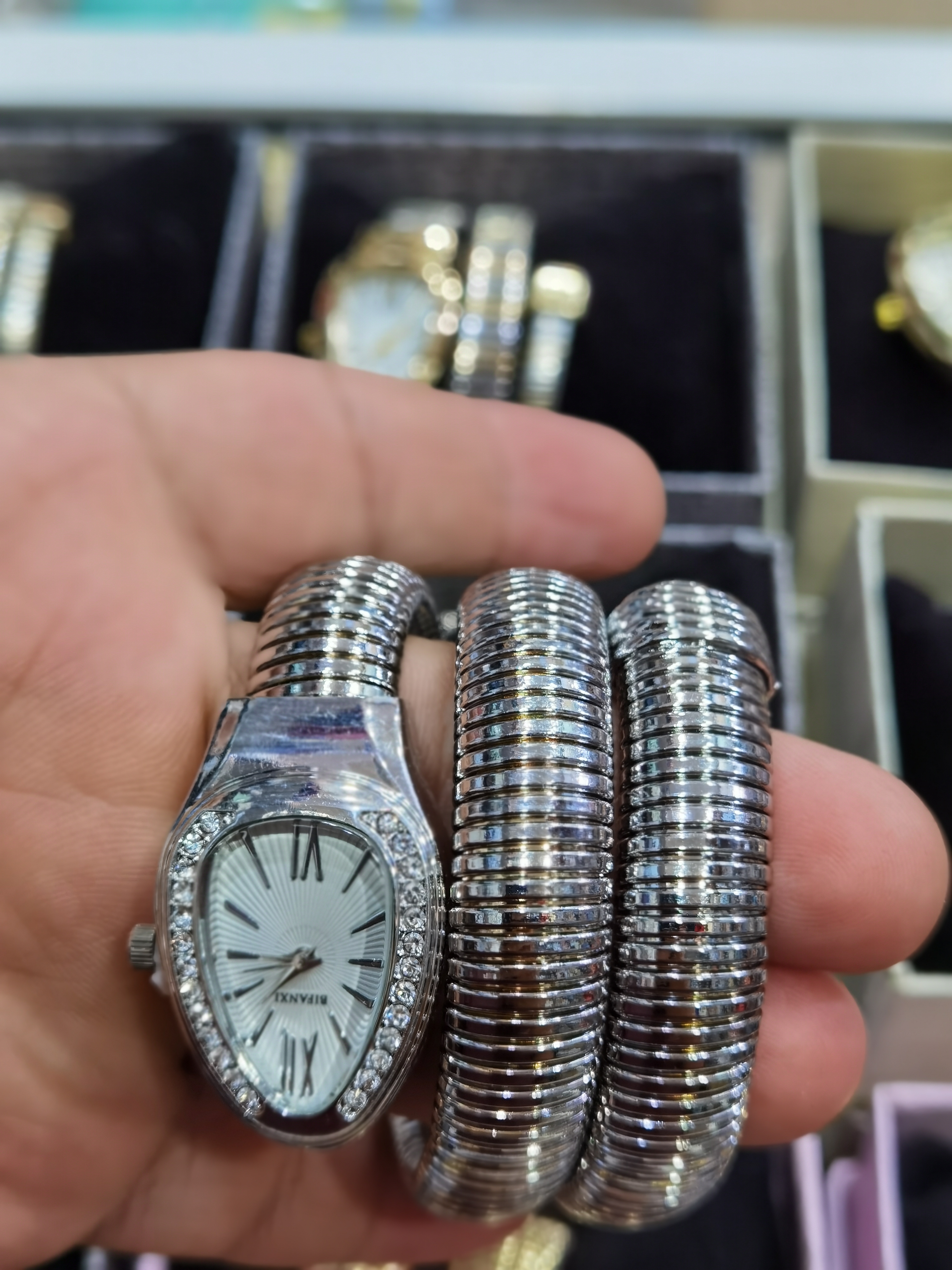 BVLGARI 🐍ساعة الأفعى مع علبة فاخرة 🎁 - Image 5