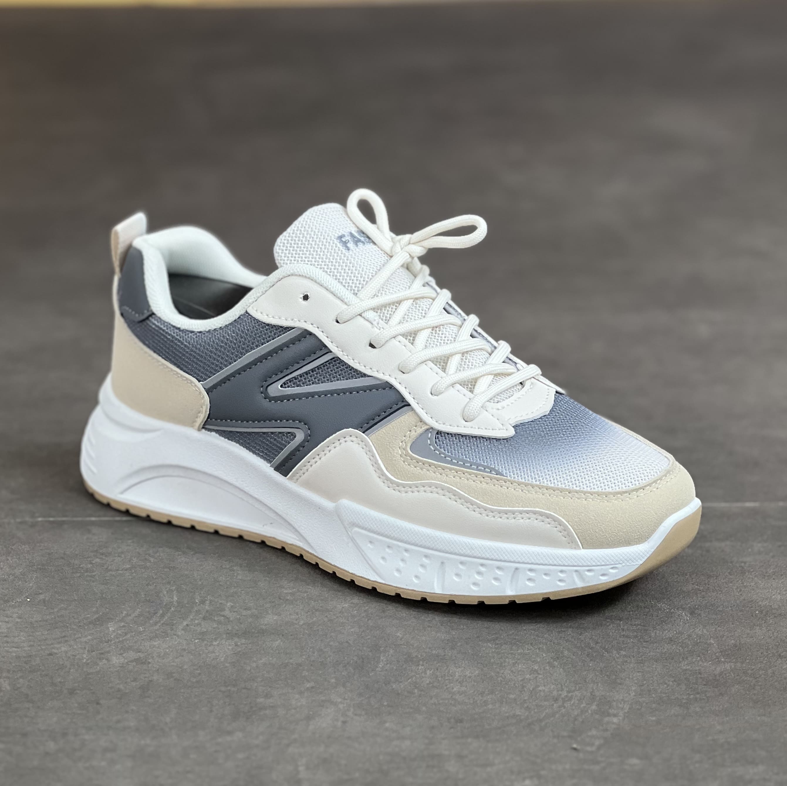 NEW BALANCE  - Image 1