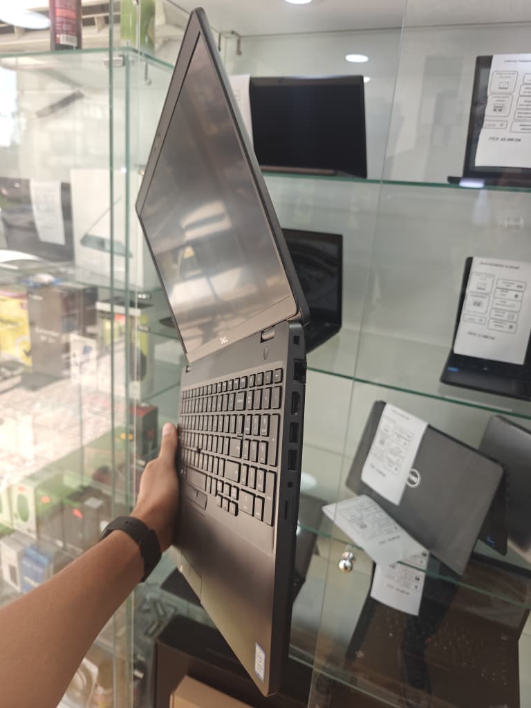 Dell Latitude 5501 - Image 5