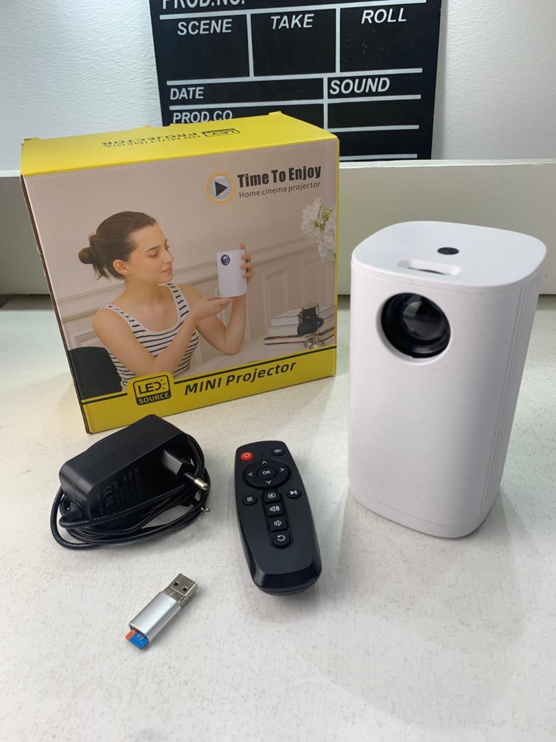 Mini Projecteur Portable à LED Sans Fil 1080p avec Haut Parleur - Image 1