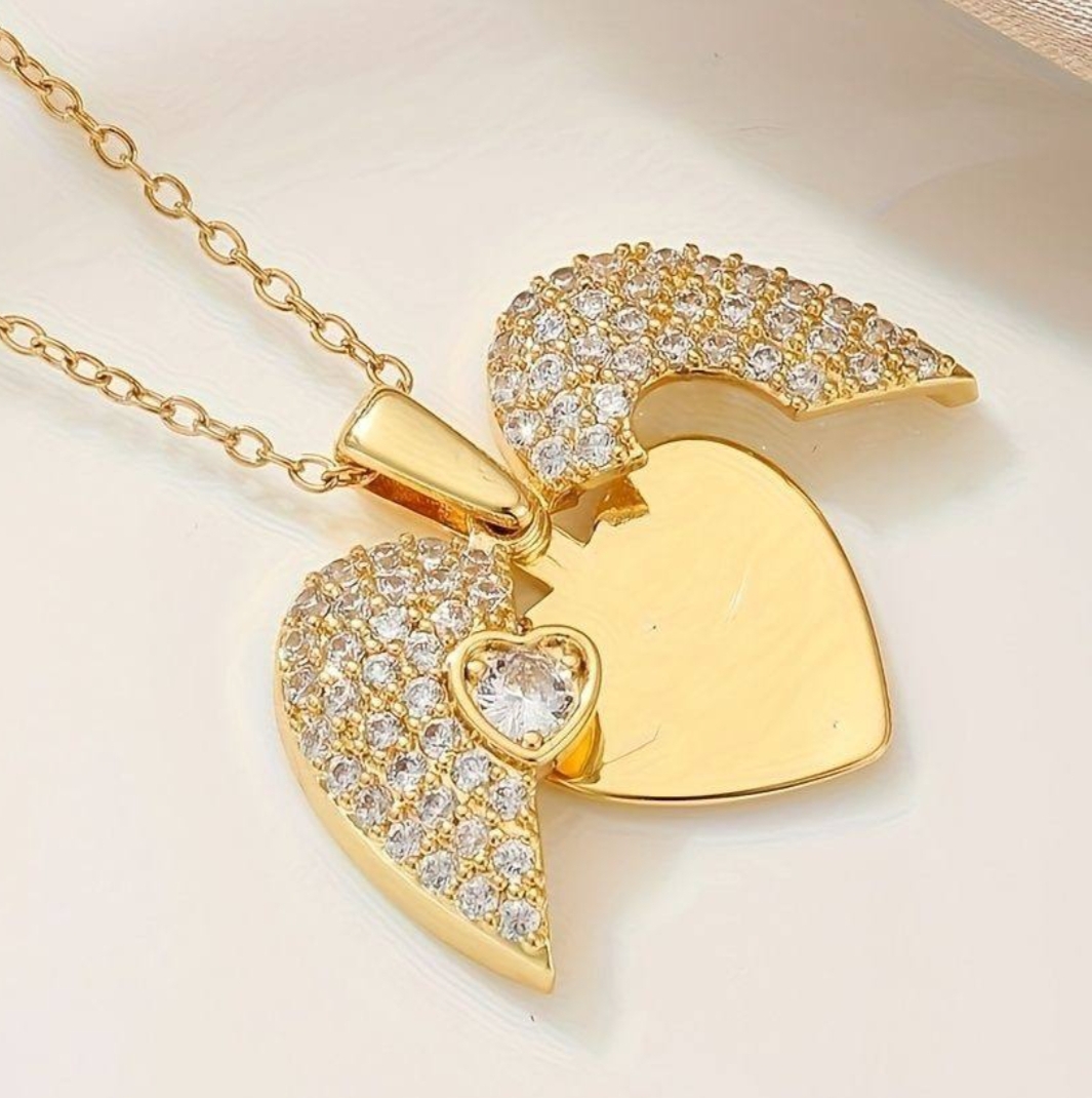 قلادة جناح القلب نكتبولك فيها اي اسم تحبو❤️ - Image 1