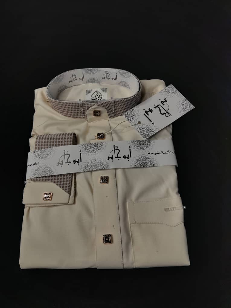 ثوب رجالي فاخر بتفاصيل منسوجة – تصميم خليجي راقٍ وألوان ملكية - Image 2