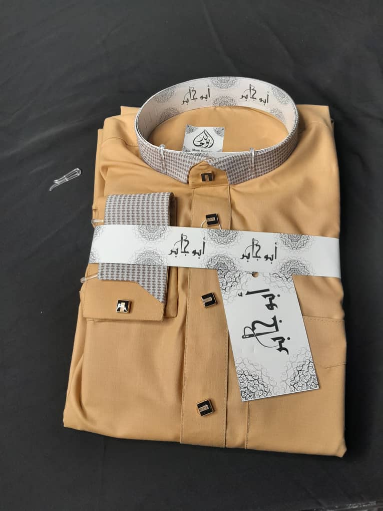 ثوب رجالي فاخر بتفاصيل منسوجة – تصميم خليجي راقٍ وألوان ملكية - Image 5