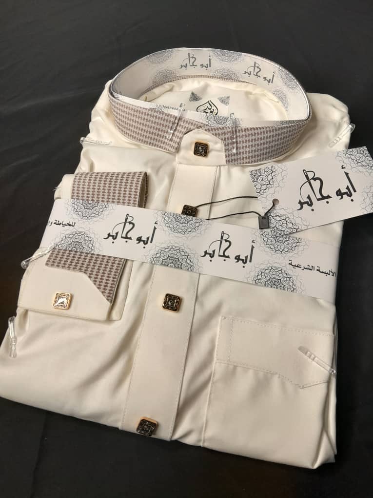 ثوب رجالي فاخر بتفاصيل منسوجة – تصميم خليجي راقٍ وألوان ملكية - Image 6