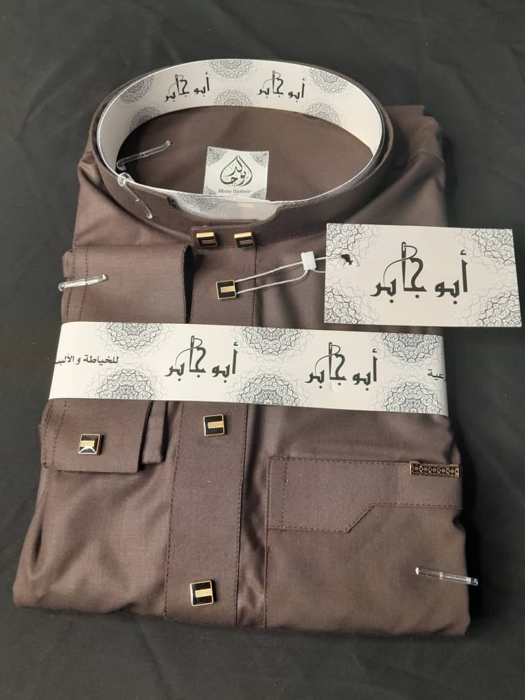 ثوب رجالي راقٍ بتصميم خليجي كلاسيكي – خامة فاخرة وقَصّة مميزة - Image 4