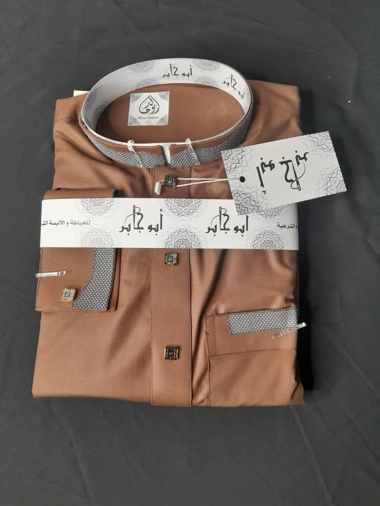 ثوب رجالي بتطريز فاخر – تصميم خليجي عصري بلمسات زخرفية أنيقة - Image 4